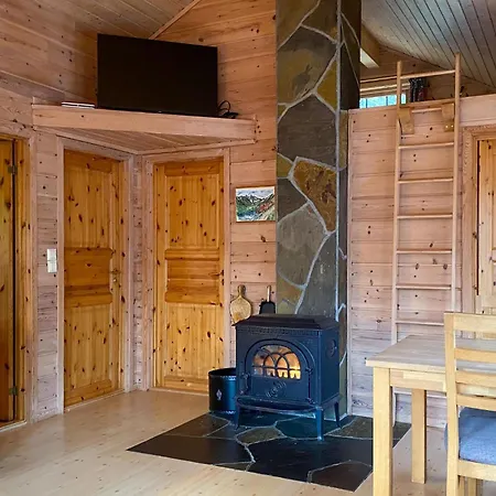 2 Bedroom Cozy In Feriehus Lauvstad