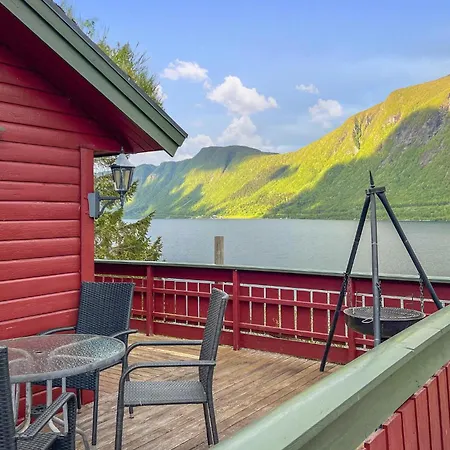 Stunning Home In Lauvstad With Wifi Feriehus